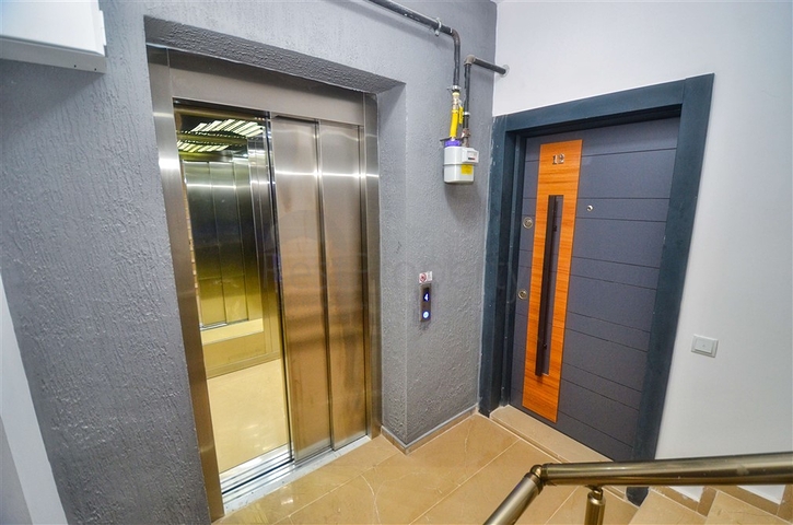 Квартира планировки 5+1 дуплекс в центре города Анталия 