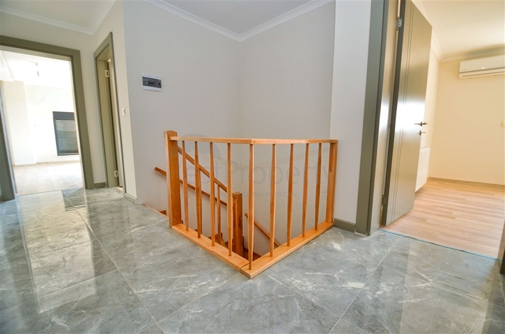 Квартира планировки 5+1 дуплекс в центре города Анталия 