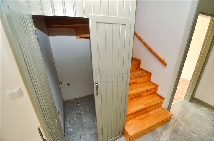 Квартира планировки 5+1 дуплекс в центре города Анталия 