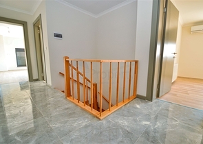 Квартира планировки 5+1 дуплекс в центре города Анталия 