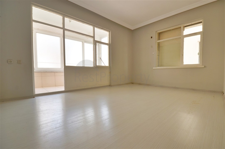 Квартира планировки 3+1 в центре города Анталия 