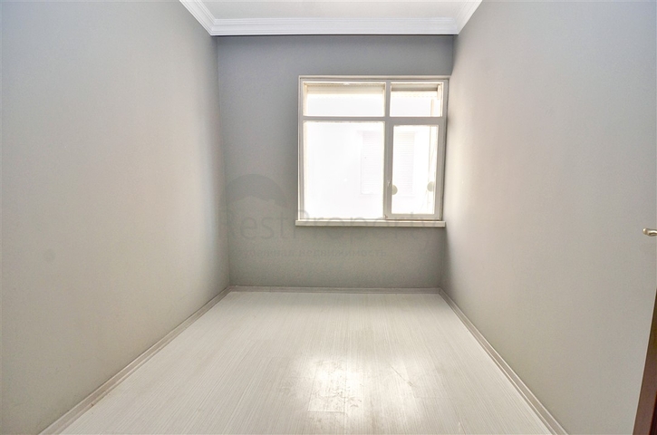 Квартира планировки 3+1 в центре города Анталия 