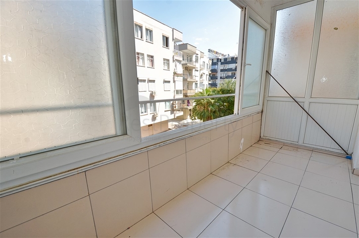 Квартира планировки 3+1 в центре города Анталия 