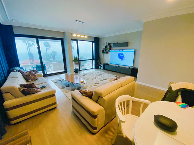 Квартира планировки 3+1 в центре города Анталия 