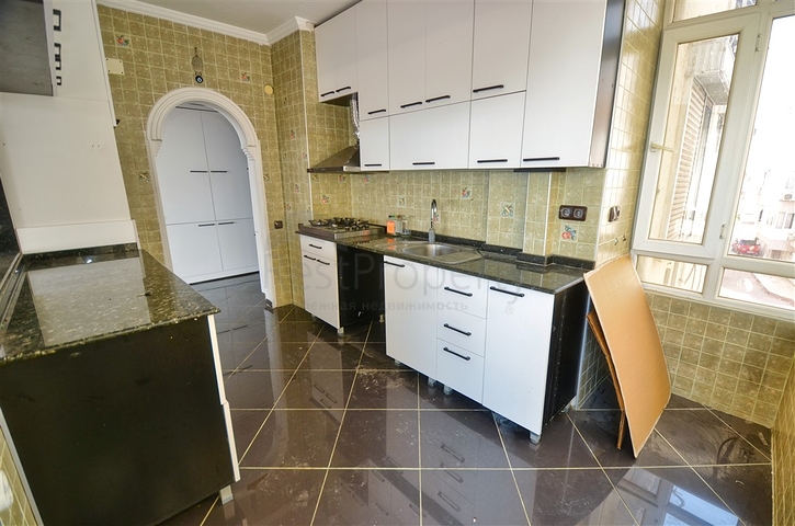 Квартира планировки 3+1 в центре города Анталия 