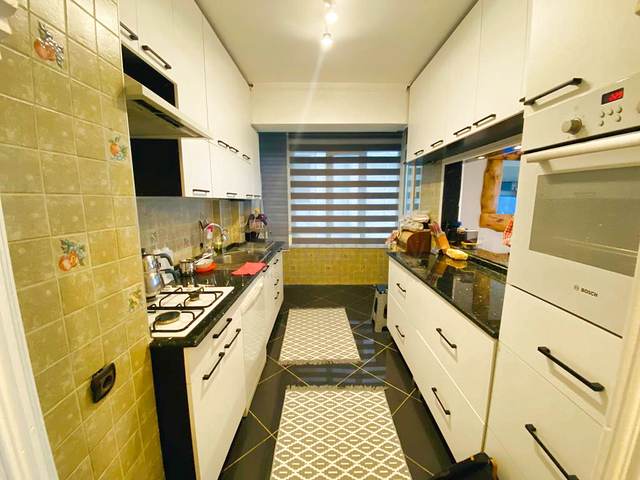 Квартира планировки 3+1 в центре города Анталия 