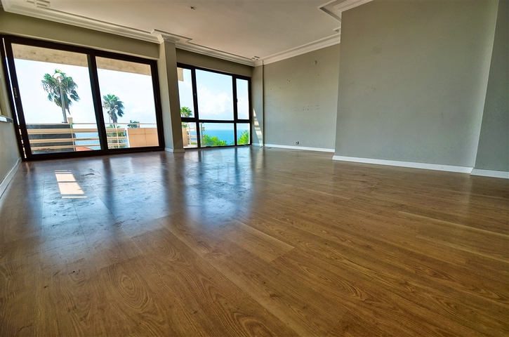 Квартира планировки 3+1 в центре города Анталия 