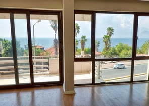 Квартира планировки 3+1 в центре города Анталия 