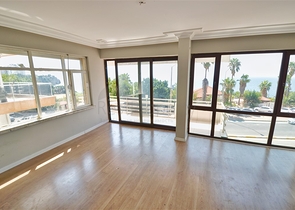 Квартира планировки 3+1 в центре города Анталия 