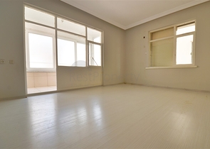 Квартира планировки 3+1 в центре города Анталия 