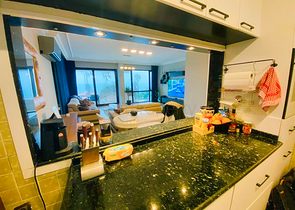 Квартира планировки 3+1 в центре города Анталия 