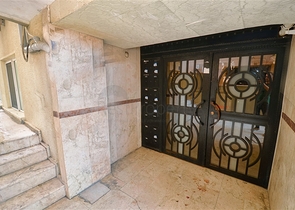 Квартира планировки 3+1 в центре города Анталия 