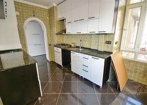 Квартира планировки 3+1 в центре города Анталия 