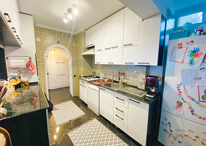 Квартира планировки 3+1 в центре города Анталия 