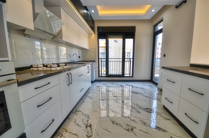 Квартиры планировки 6+1 в центре города Анталия 