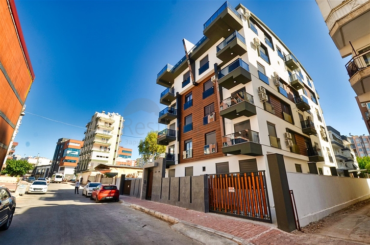 Квартира планировки 2+1 в центре города Анталия 