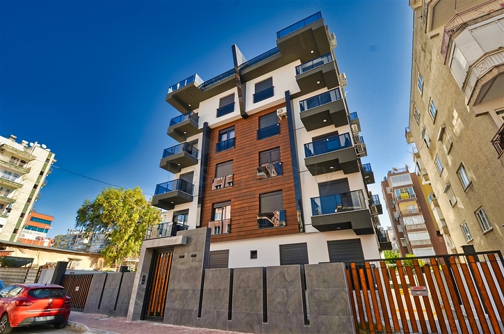 Квартира планировки 2+1 в центре города Анталия 