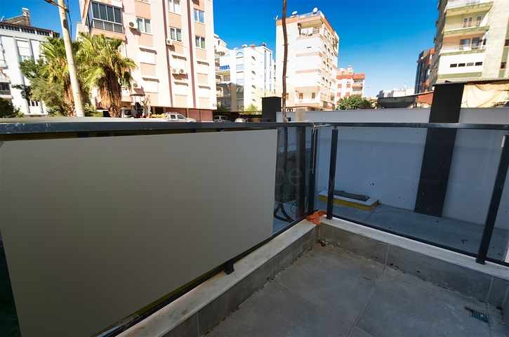 Квартира планировки 2+1 в центре города Анталия 