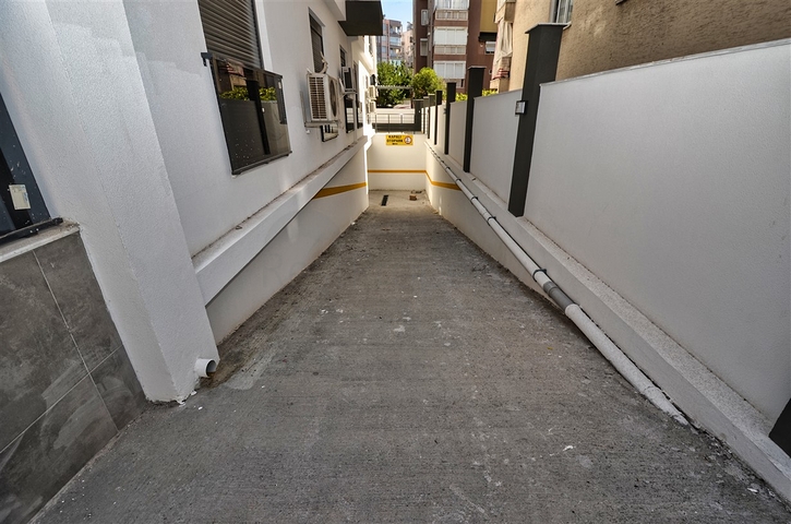 Квартира планировки 2+1 в центре города Анталия 