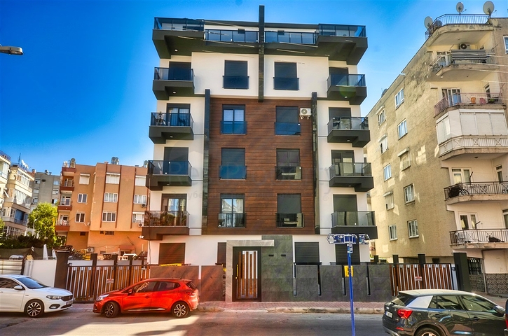 Квартира планировки 2+1 в центре города Анталия 