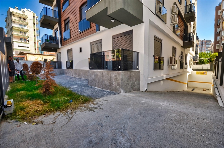 Квартира планировки 2+1 в центре города Анталия 