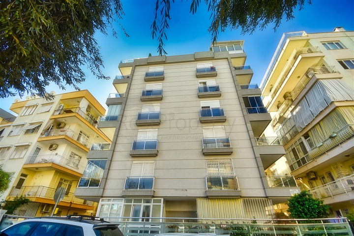 Квартира планировки 2+1 в центре города Анталия 