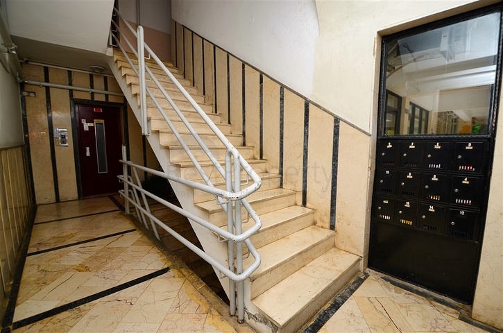 Квартира планировки 4+1 дуплекс в центре города Анталия