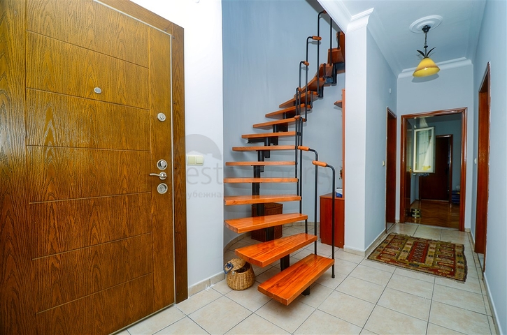 Квартира планировки 4+1 дуплекс в центре города Анталия