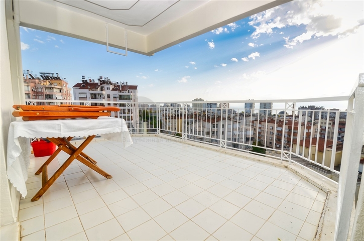 Квартира планировки 4+1 дуплекс в центре города Анталия