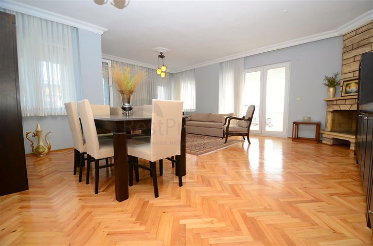 Квартира планировки 4+1 дуплекс в центре города Анталия