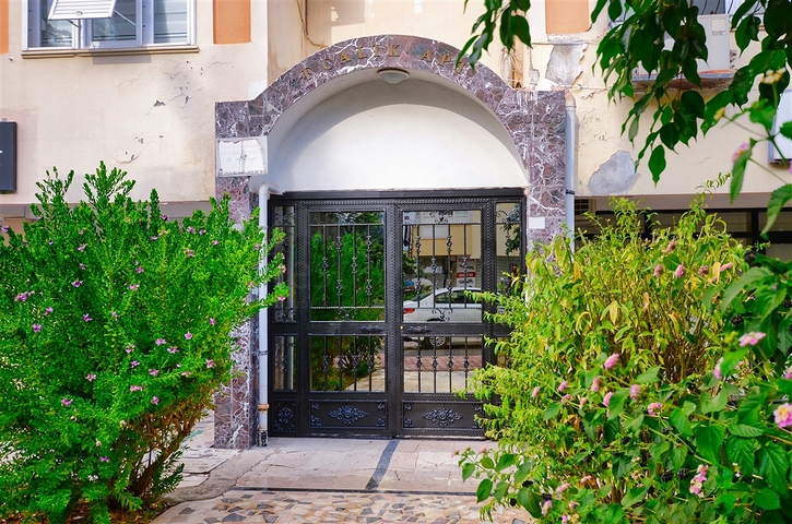 Квартира планировки 4+1 дуплекс в центре города Анталия