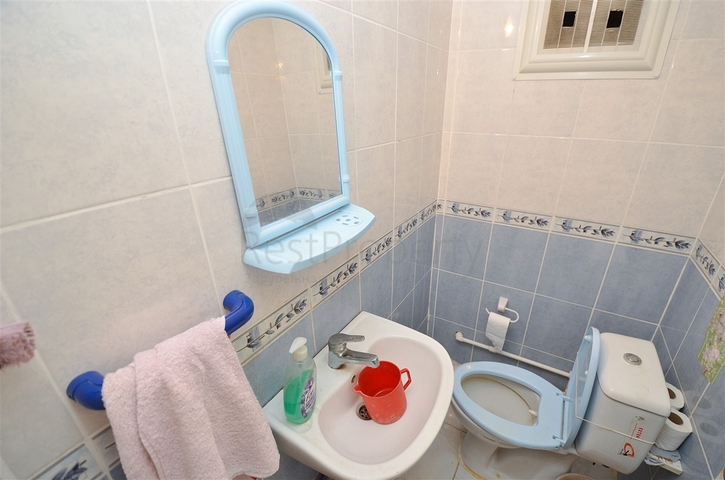 Квартира планировки 3+1 в центре города Анталия 