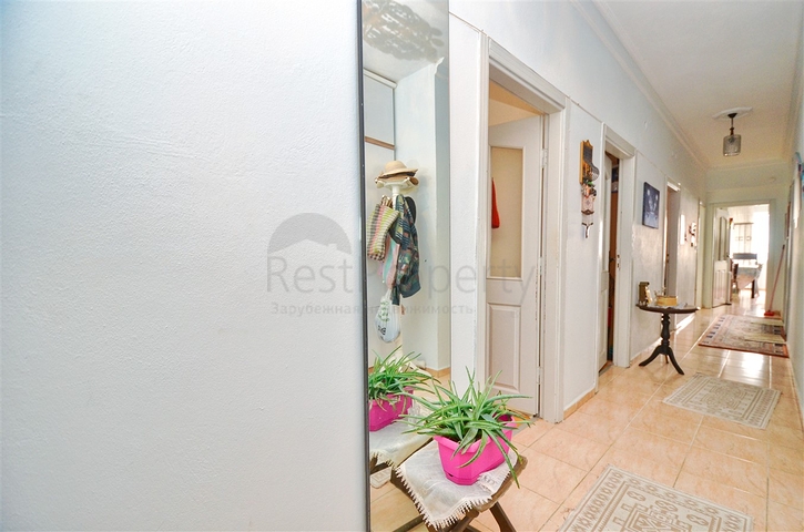 Квартира планировки 3+1 в центре города Анталия 