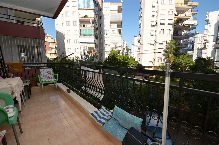 Квартира планировки 3+1 в центре города Анталия 