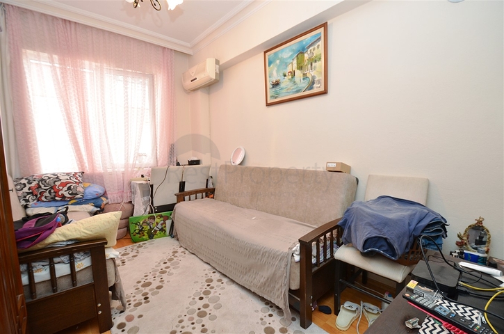 Квартира планировки 3+1 в центре города Анталия 