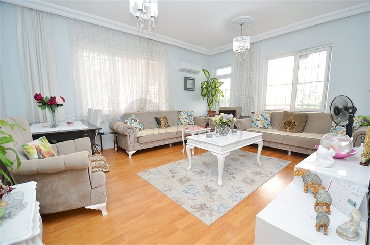 Квартира планировки 3+1 в центре города Анталия 