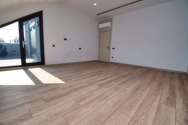 Квартира планировки 5+1 дуплекс в микрорайоне Унджалы - Анталия