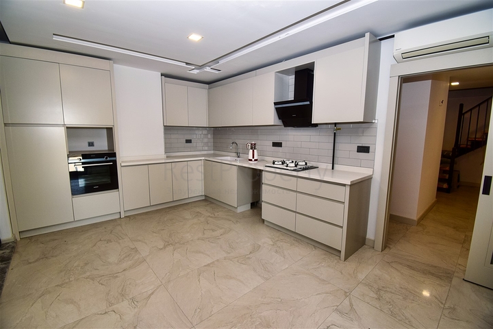 Квартира планировки 5+1 дуплекс в микрорайоне Унджалы - Анталия