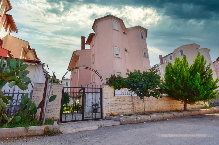 Вилла планировки 5+2 в районе Лара - Анталия