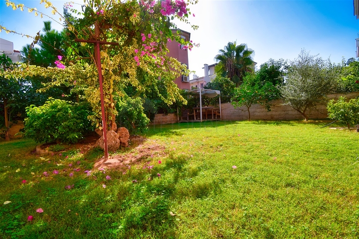 Вилла планировки 5+2 в районе Лара - Анталия