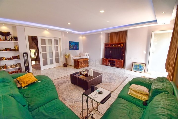 Вилла планировки 5+2 в районе Лара - Анталия