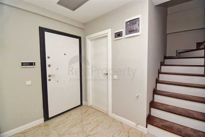 Квартира планировки 5+1 дуплекс в центре города Анталия