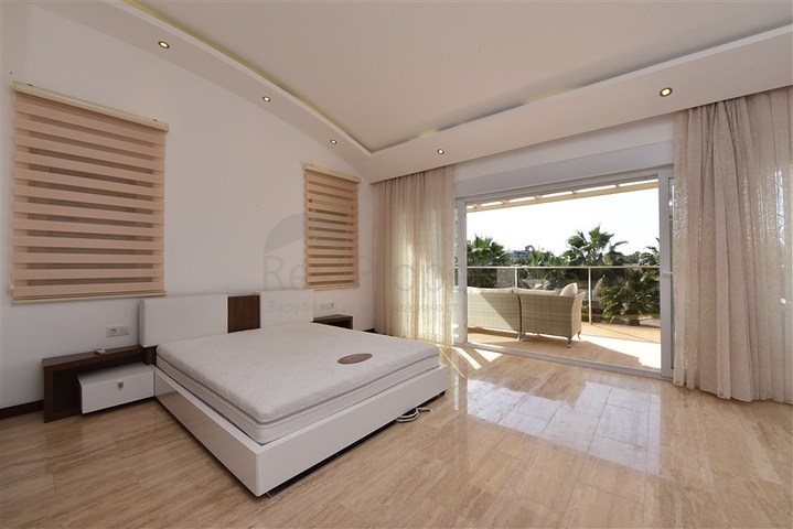 Просторный пентхаус 3+1 в районе Конаклы