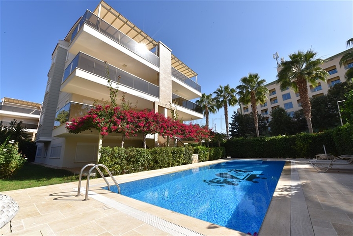 Просторный пентхаус 3+1 в районе Конаклы