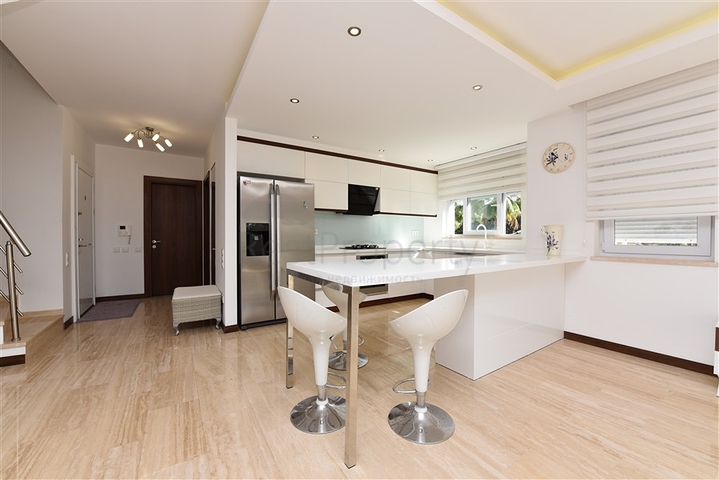 Просторный пентхаус 3+1 в районе Конаклы