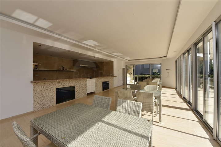 Просторный пентхаус 3+1 в районе Конаклы