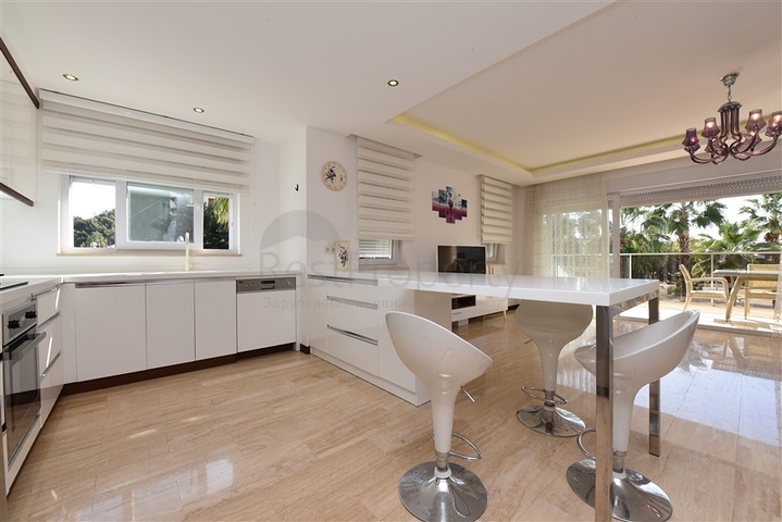 Просторный пентхаус 3+1 в районе Конаклы