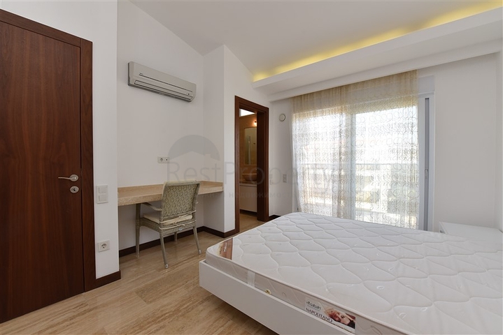 Просторный пентхаус 3+1 в районе Конаклы