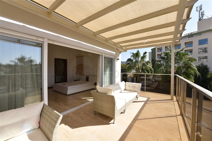 Просторный пентхаус 3+1 в районе Конаклы