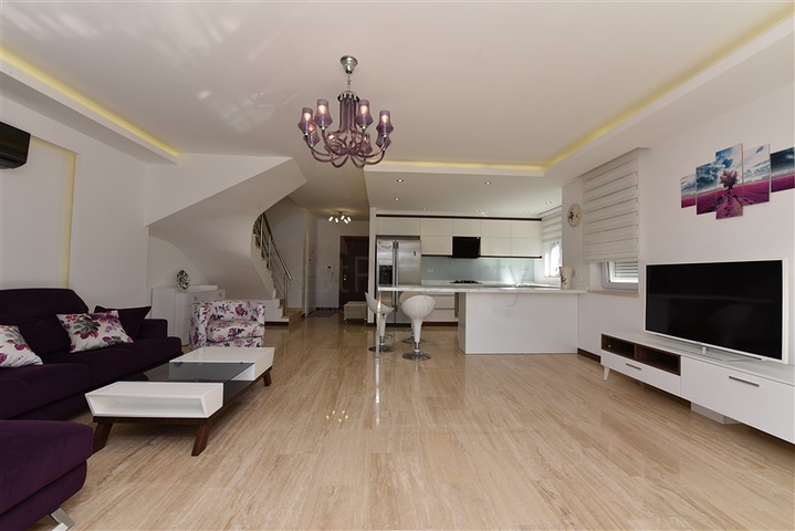 Просторный пентхаус 3+1 в районе Конаклы